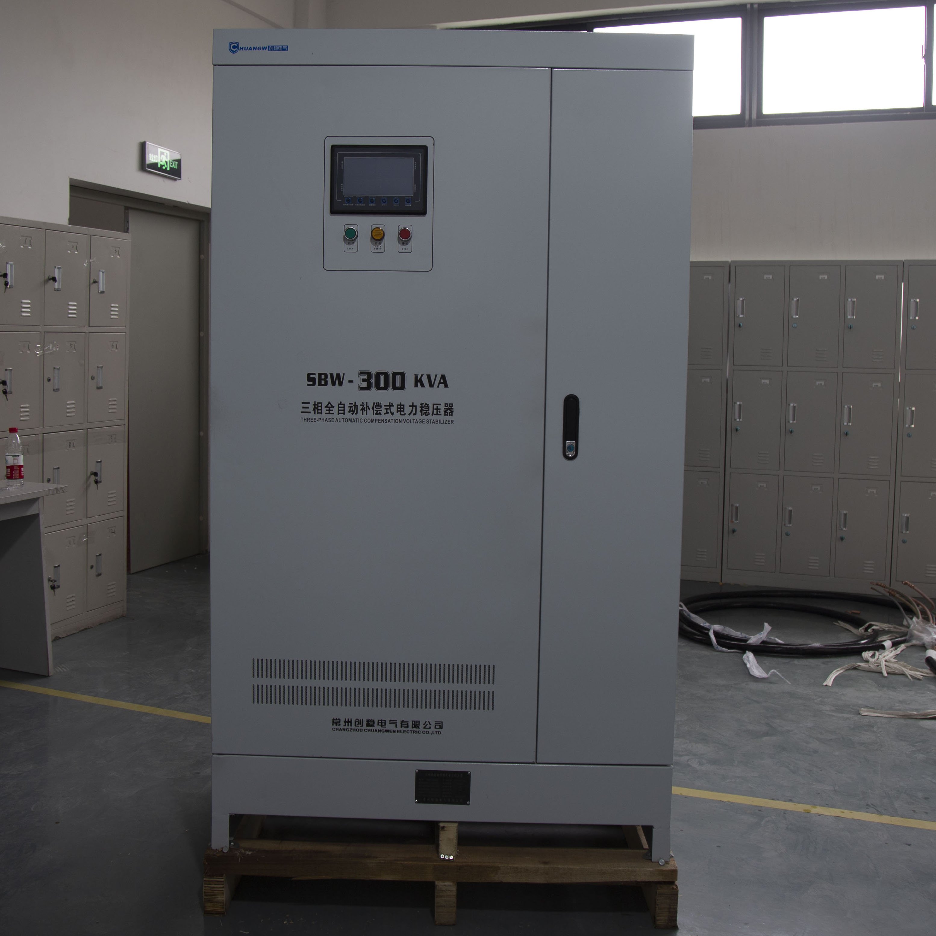 三相補償型柱式交流自動穩壓器