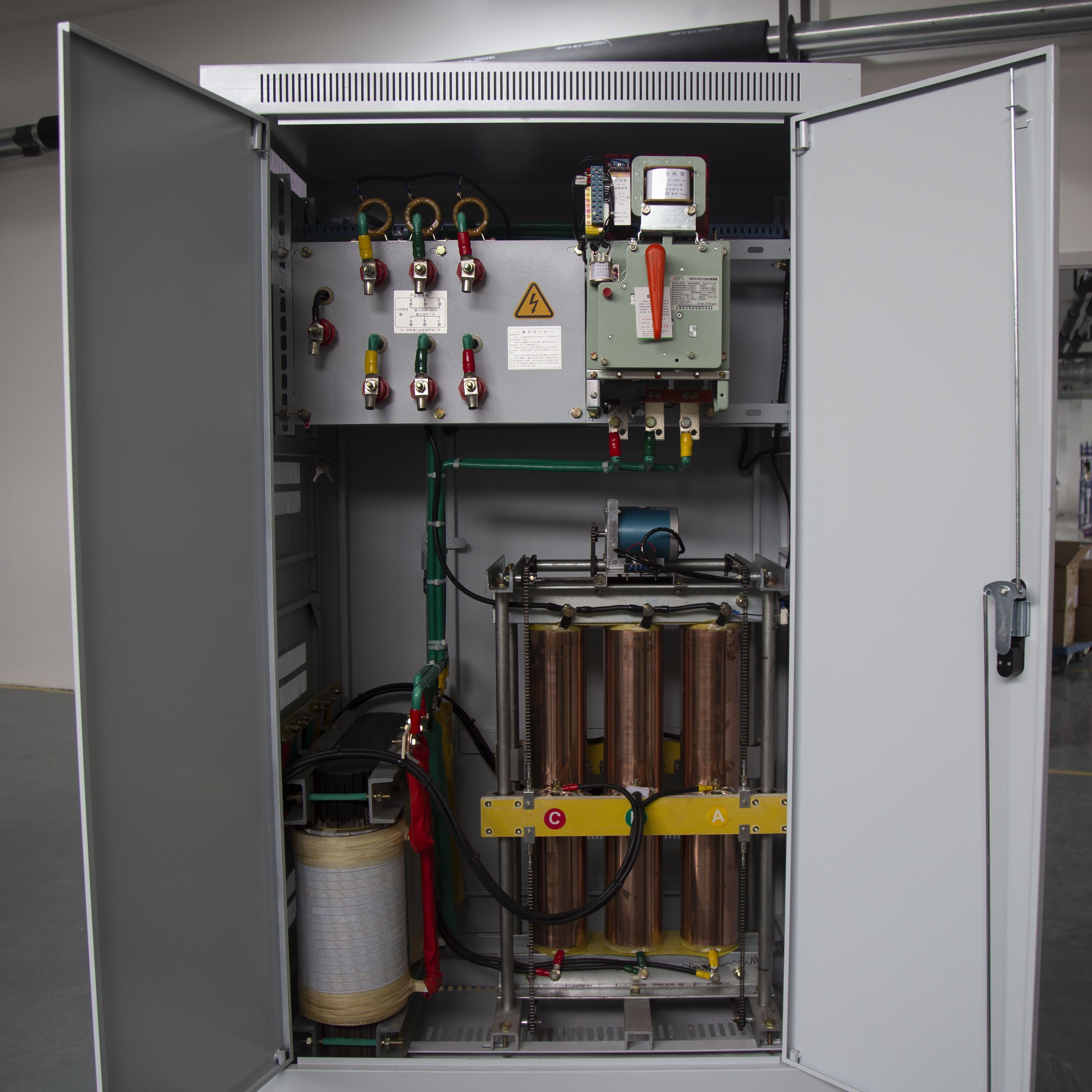 三相大功穩(wěn)壓器